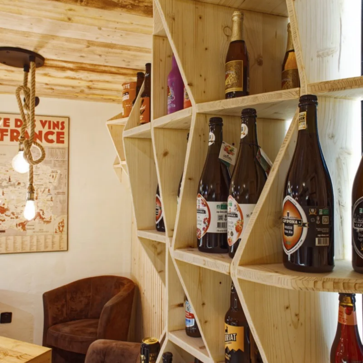 Detail amenagement cave a bieres sur mesure by Penaud Agencement Marmande (47)